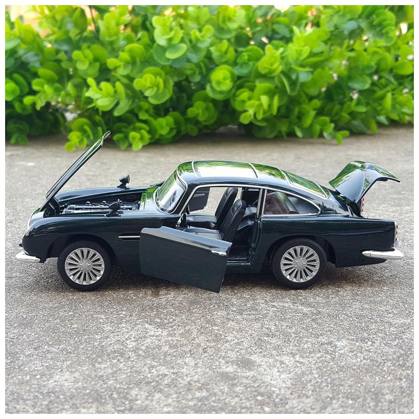 

KTRS James Bond car Metal car Light Music 4 Wheel Drive Metal Car Pull Back with 4 Openable Doors Engine Cover