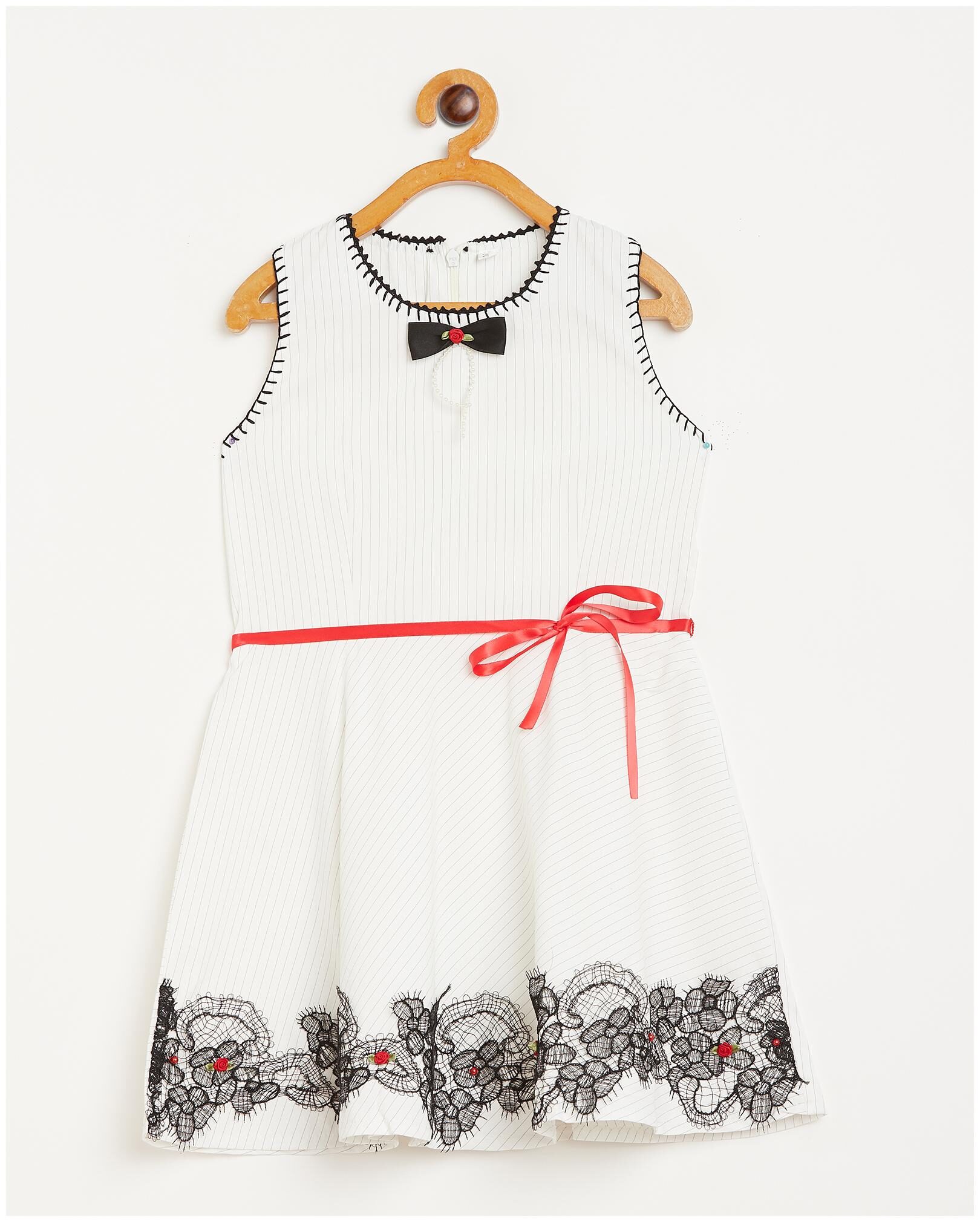

Peek a boo zoo White Poly Cotton Sleeveless Knee Length Princess Frock ( Pack of 1 )