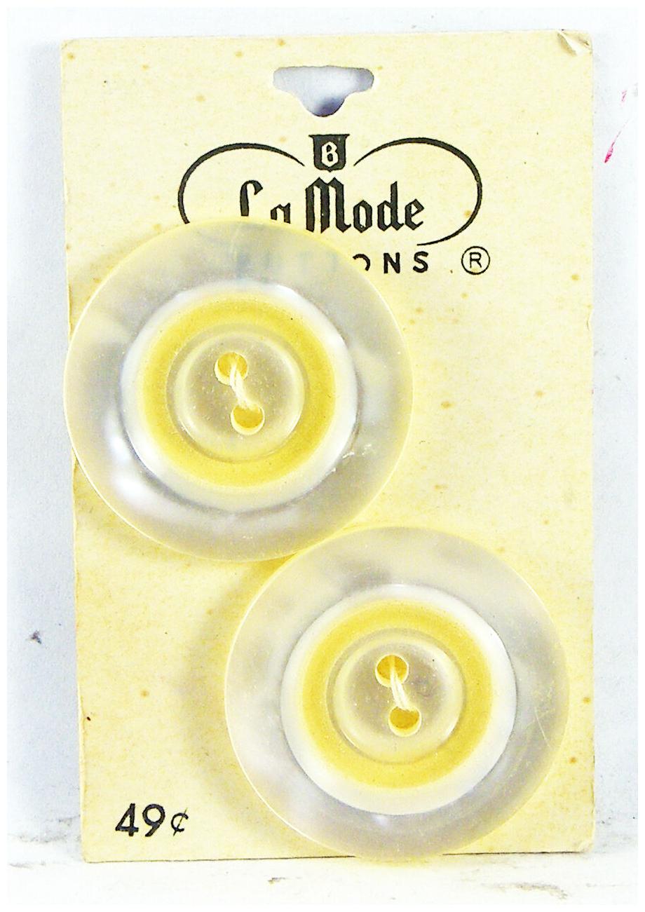 

2 La Mode Vintage FAUX PEARL PLASTIC BUTTONS Round 1-1 4 New on Card