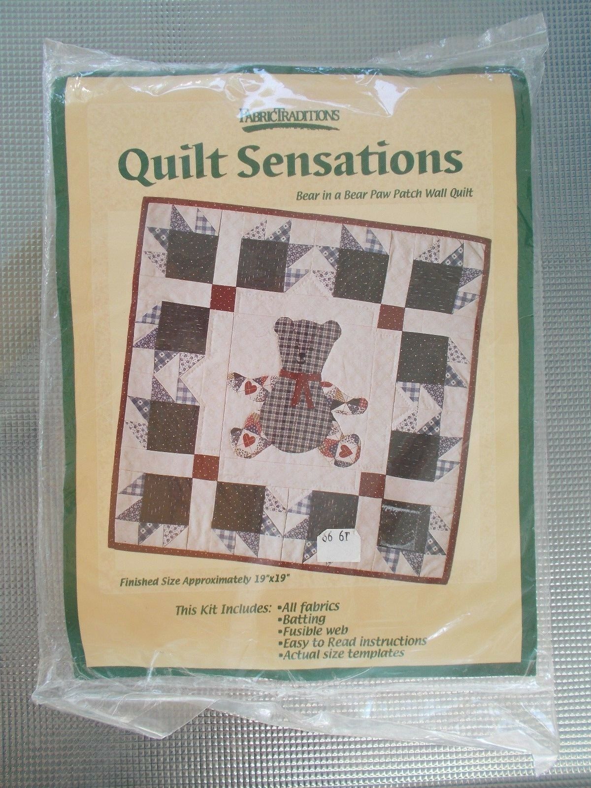

NIP FABRIC TRADITIONS QUILT SENSATIONS BEAR PAW PATCH WALL QUILT KIT