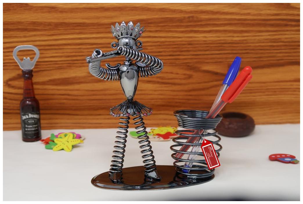 

Onlineshoppee Metal Bandsman Pen Pencil Holder