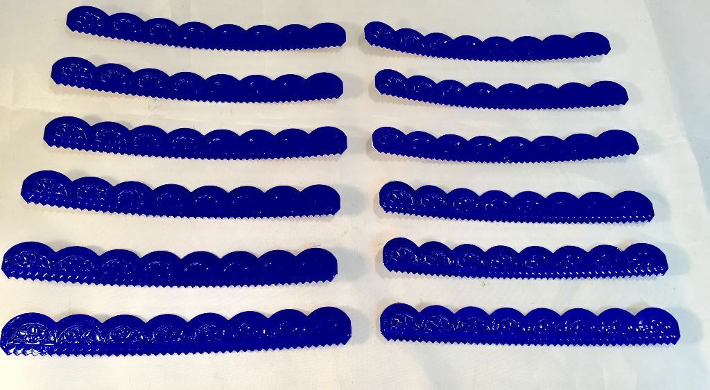 

Tim Holtz - 12 Mini Scallop Embossed Borders Metallic Blue Cardstock