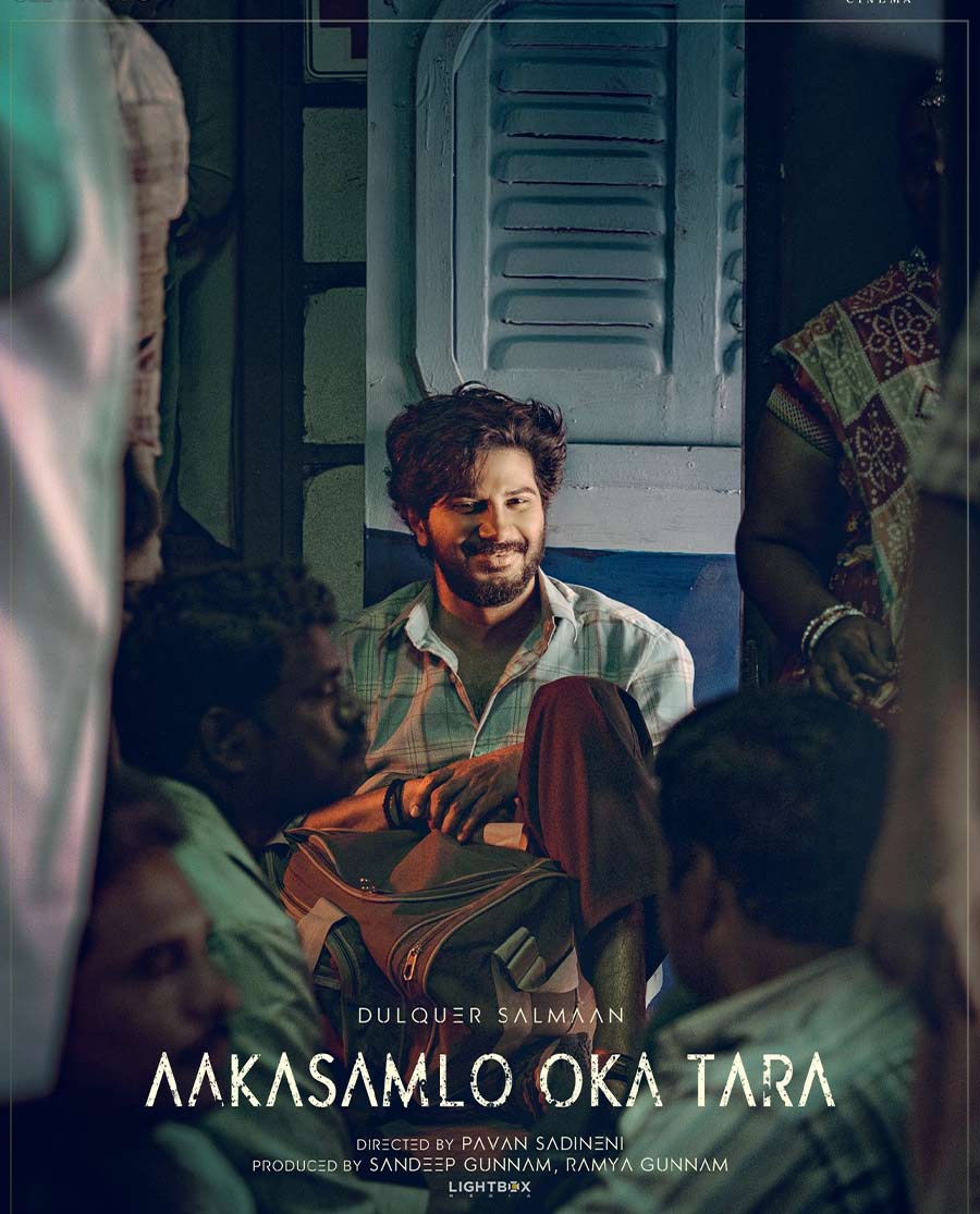 Aakasamlo Oka Tara Poster